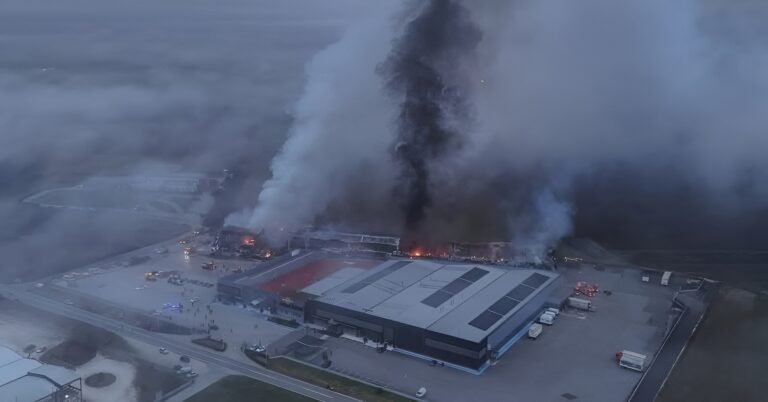 A few hours ago a big fire broke out in M… See more3