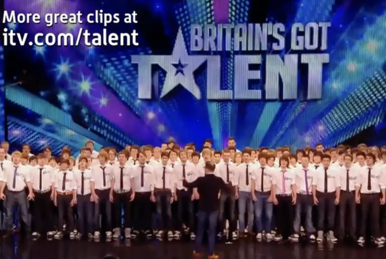 Two Boys Started Singing… Then Over 100 Young Voices Joined Them in a Breathtaking Moment